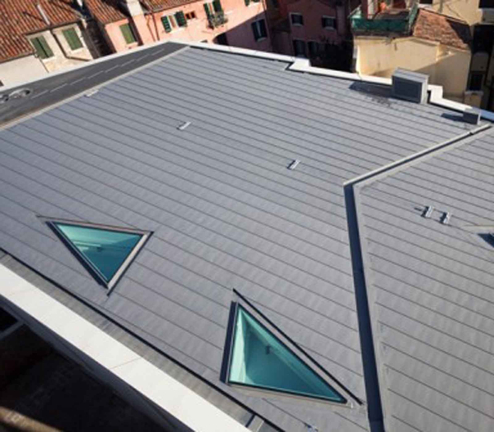 Sandix tenda a rullo oscurante triangolare motorizzata